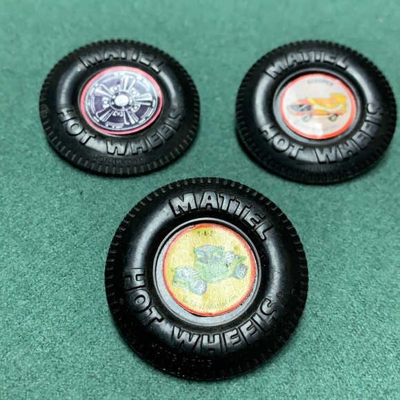 hot wheels Other - 3 Hot wheels collector pin badges